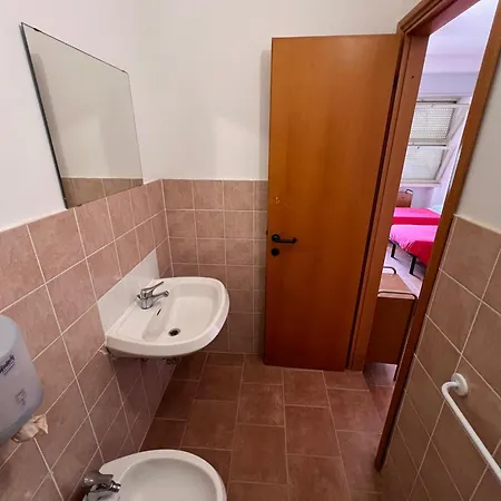Ostello Paradiso Eurocamp Hostel *
